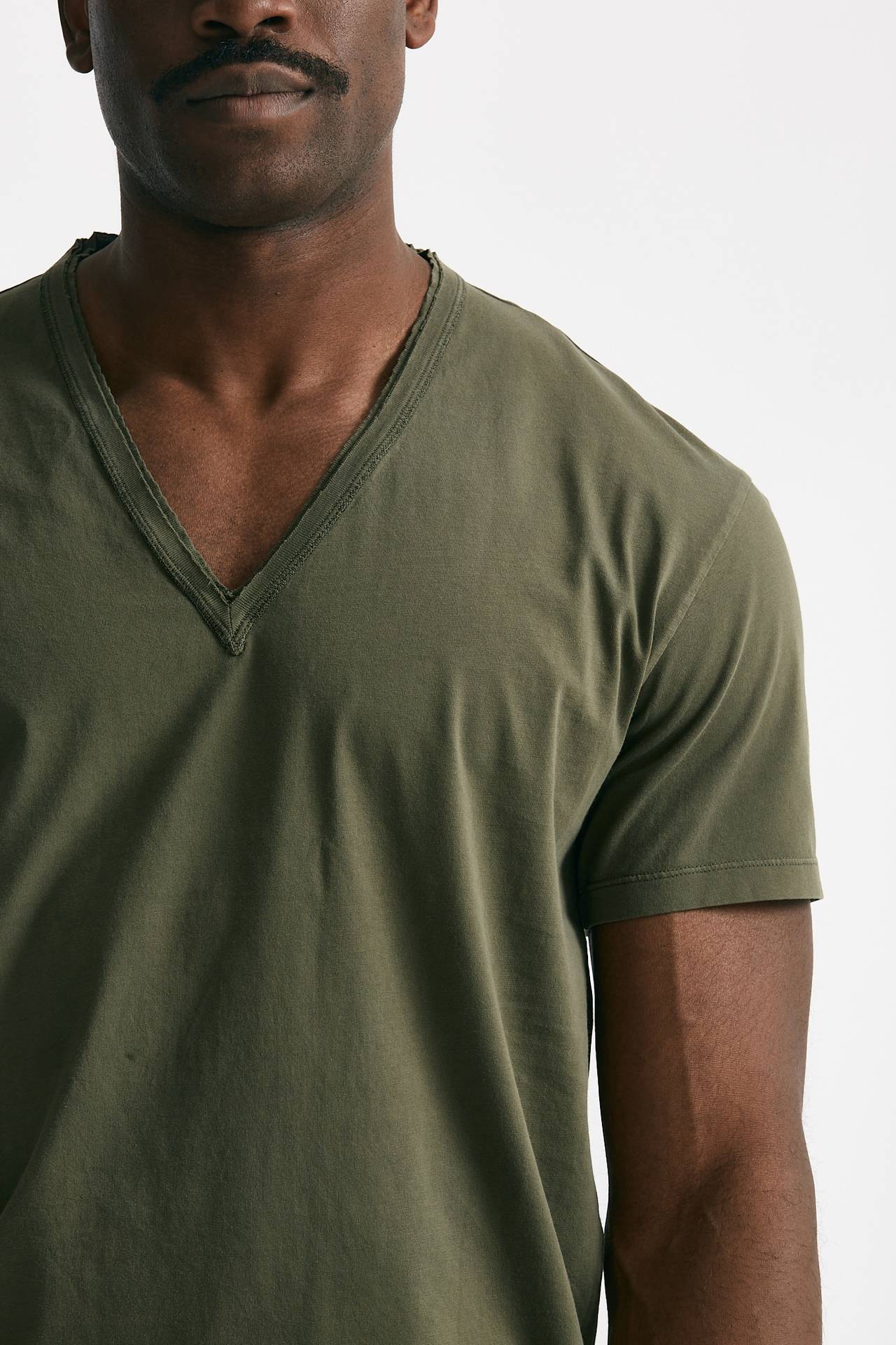 t-shirt scollo a v in cotone verde men Grifoni - 5