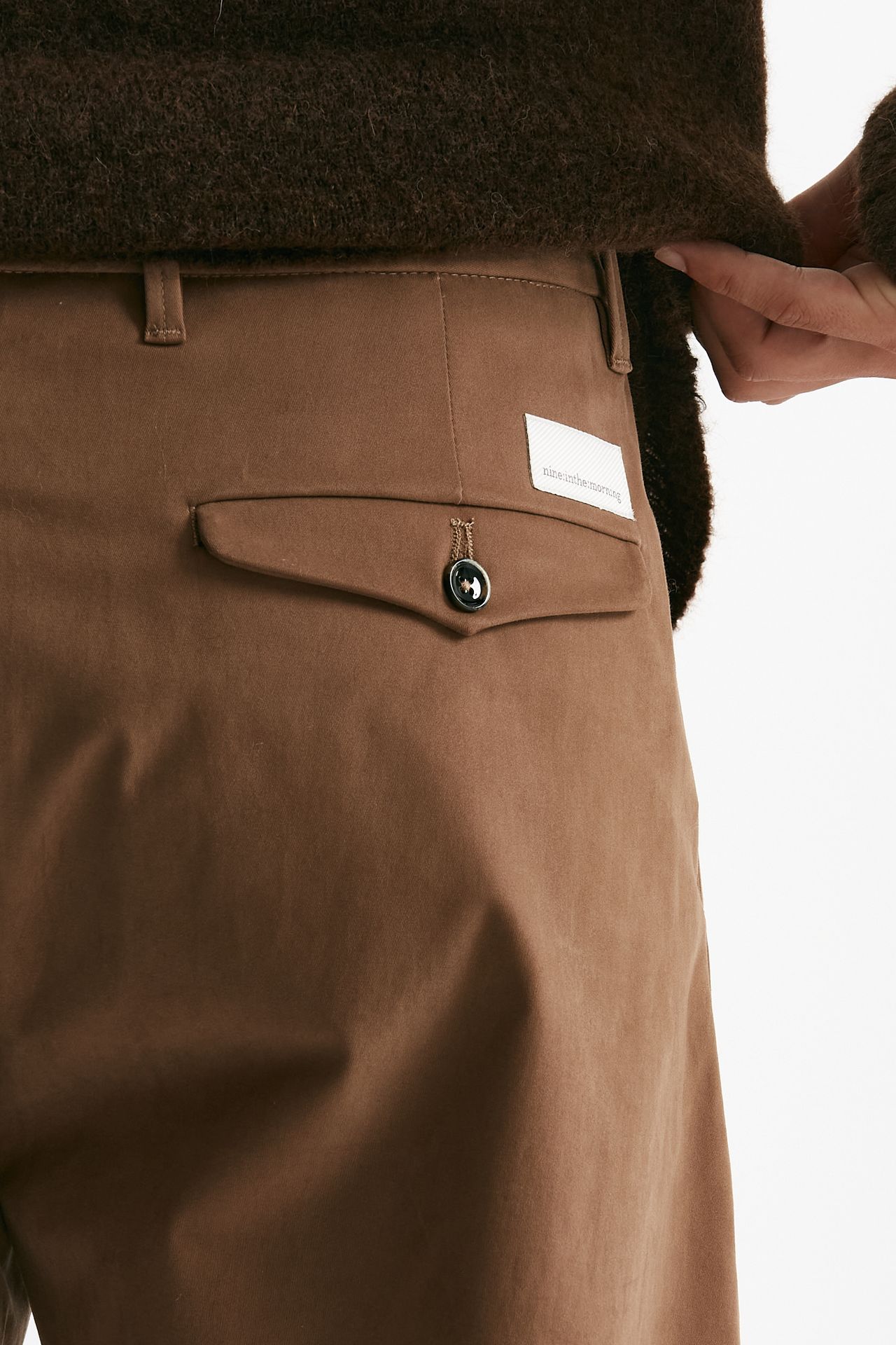 Pantalone GIULIO CARROT in cotone cammello men Nine in the morning - 7