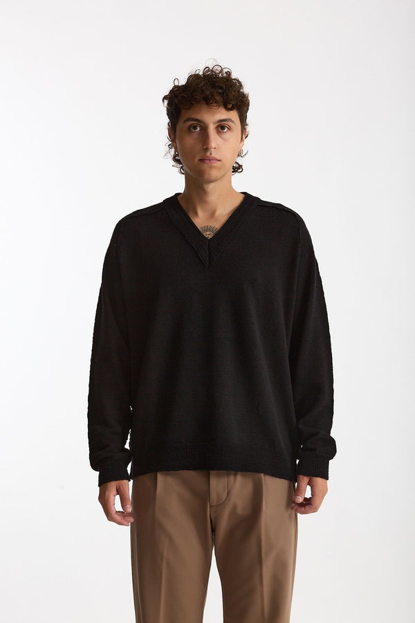 Maglia in lana nero Scollo a V men Atomo factory