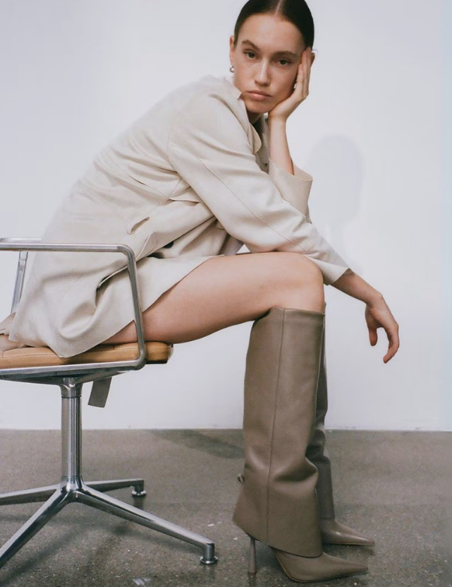 WOMAN