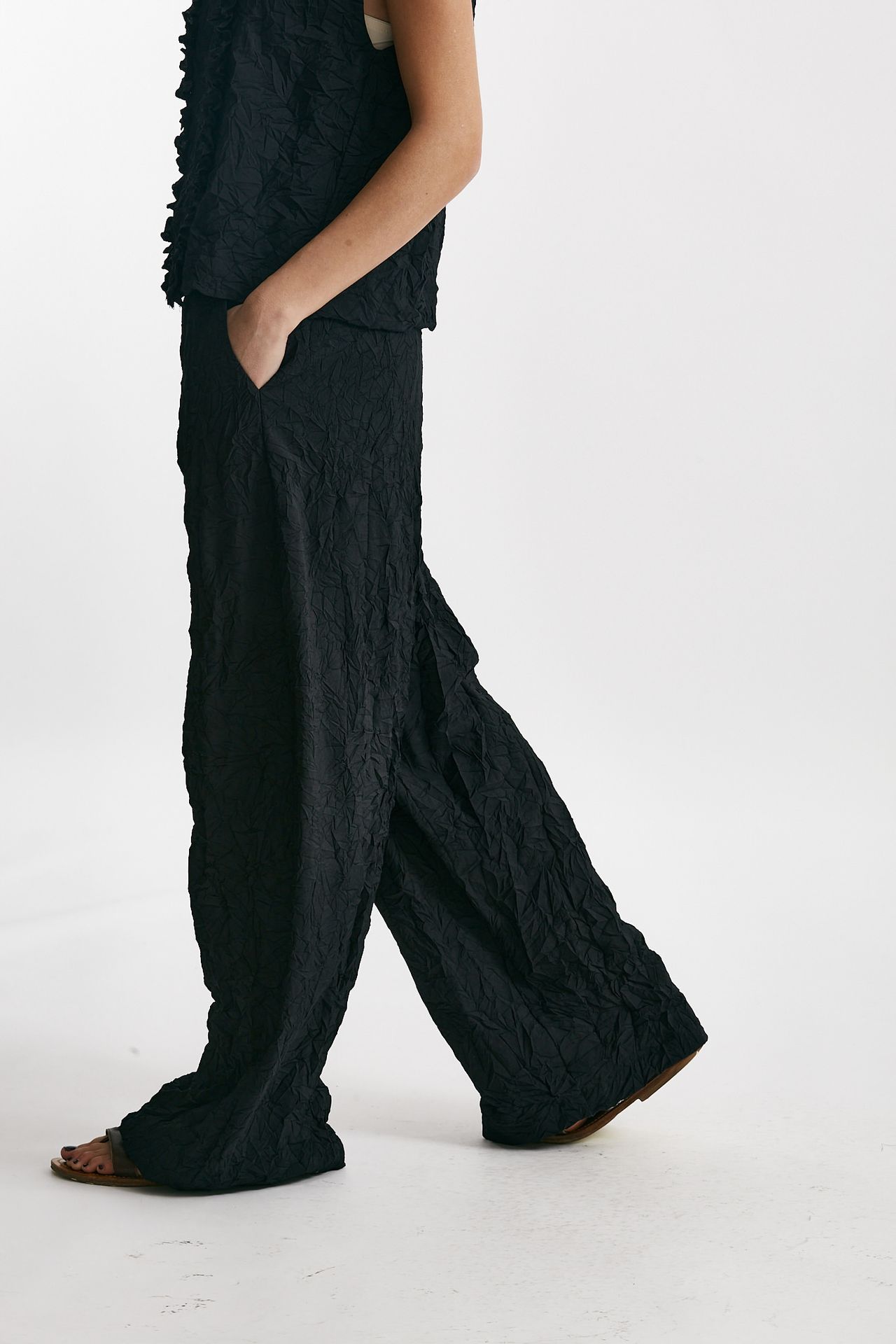pantalone loose effetto stropicciato nero women Nude - 3