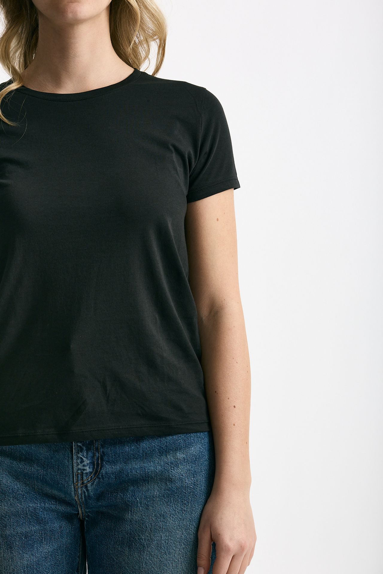 T-shirt basic girocollo MARIBEL nero women Anonym apparel - 5