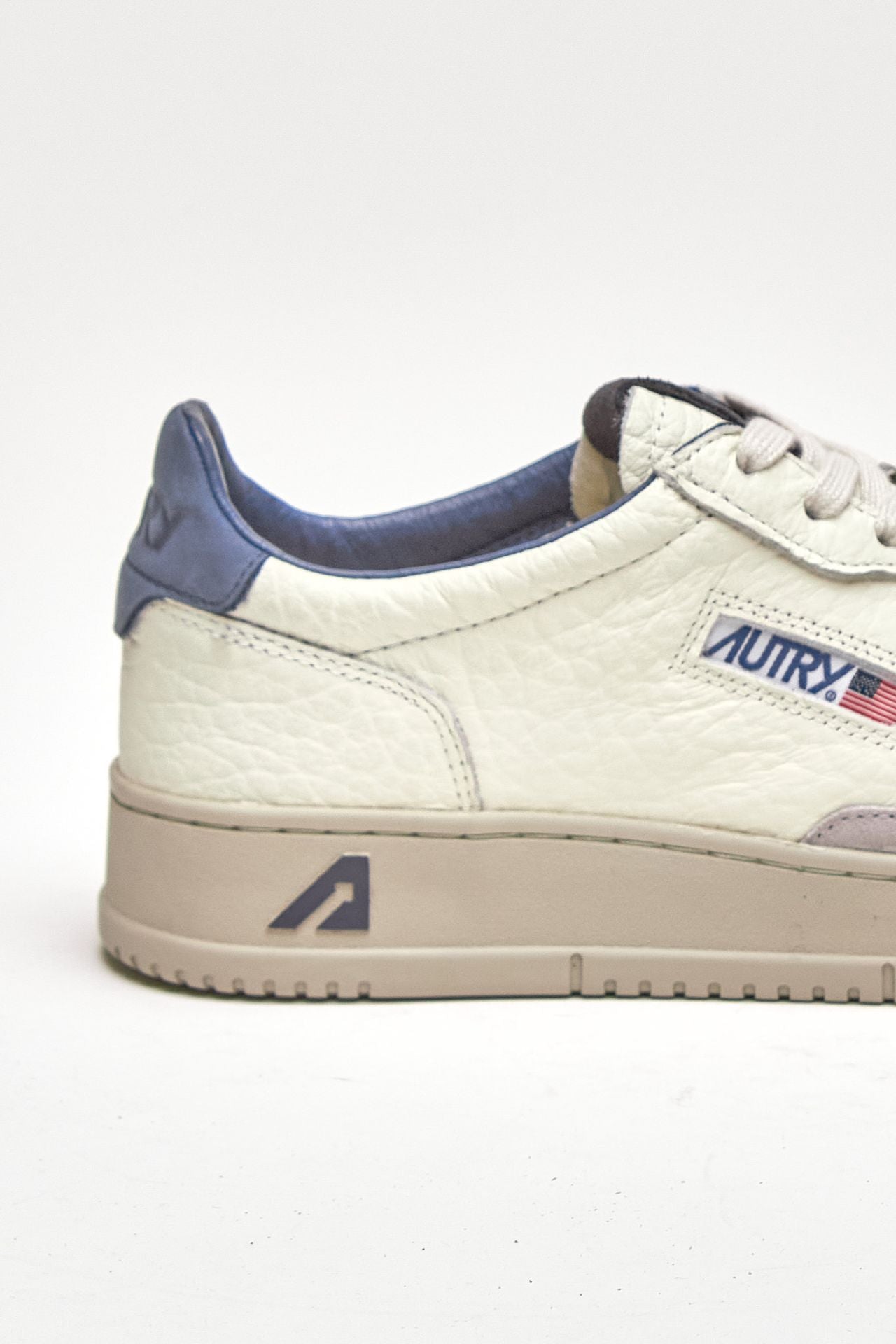 Sneakers MEDALIST LOW-AULM-NE12 in pelle martellata men Autry - 6