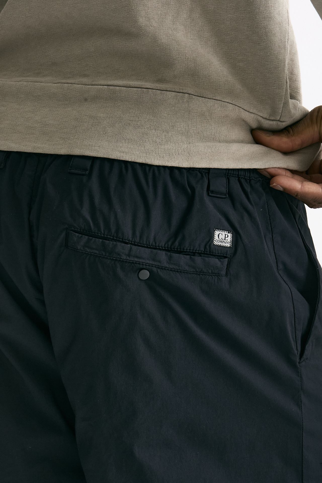 Bermuda in cotone e poliamide stretch blu men C.p. company - 8