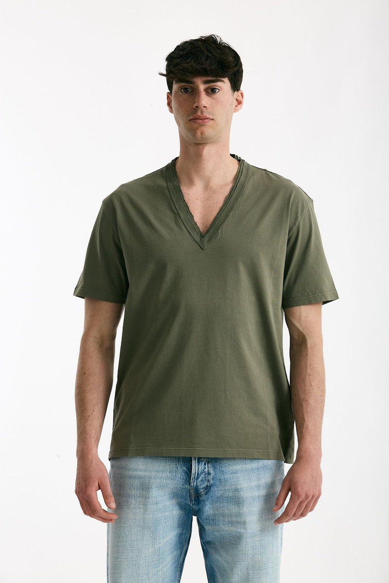 T-shirt Scollo a V verde militare men Grifoni - 2
