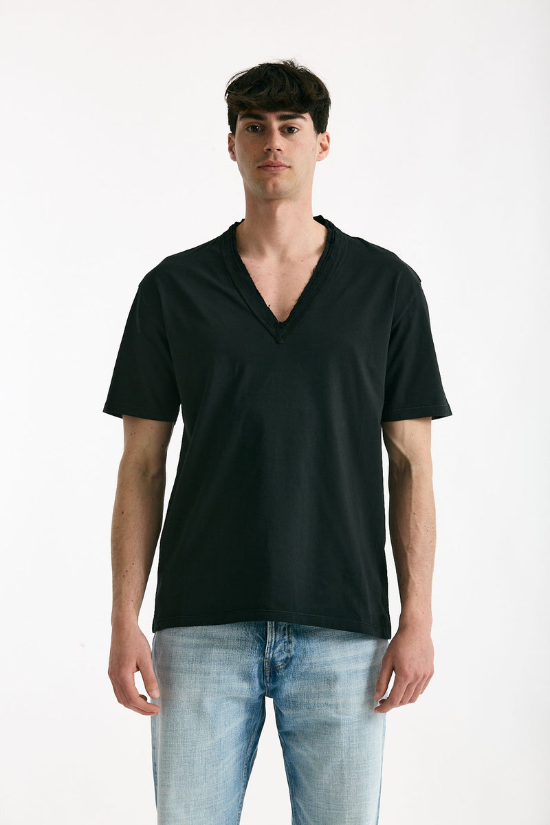 T-shirt Scollo a V nero men Grifoni - 1