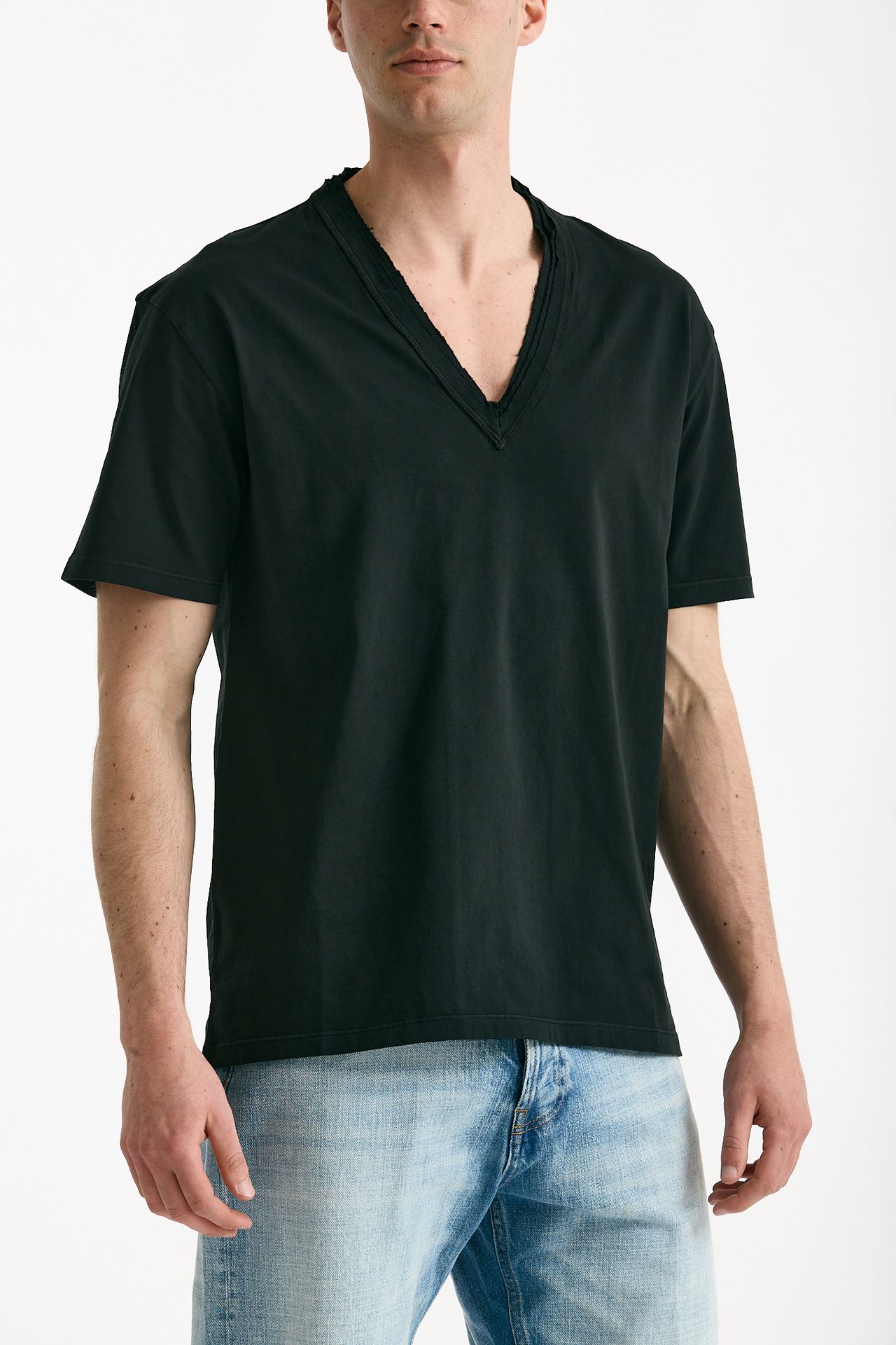 T-shirt Scollo a V nero men Grifoni - 2