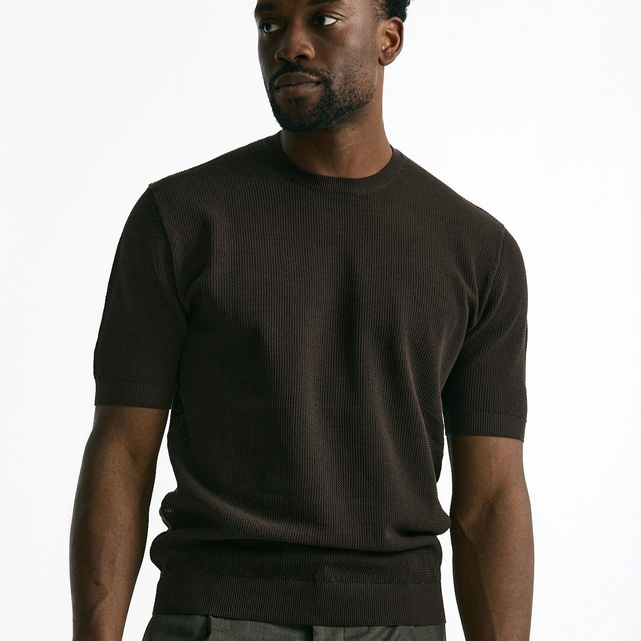 T-shirt micro operata in cotone marrone men Hosio - 6